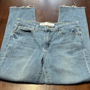 Signature Levi Strauss Mid Rise Boyfriend Women’s Jeans EUC 6 W28 Raw Hem